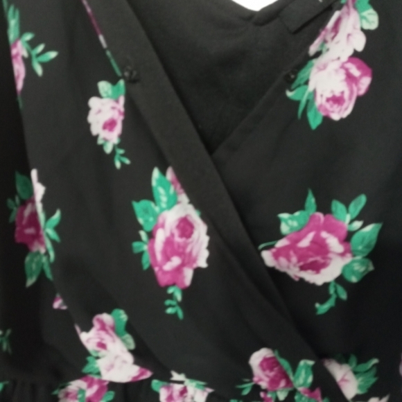 Forever 21 Women's Floral Romper. Spaghetti ?Straps - Picture 2 of 8